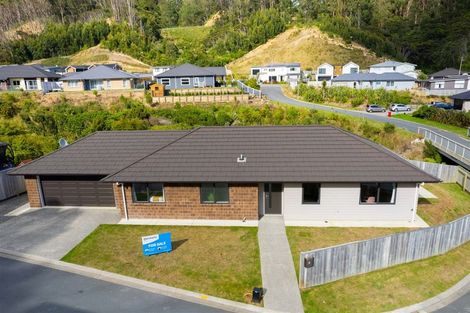 Photo of property in 8 Hull Place, Whitby, Porirua, 5024