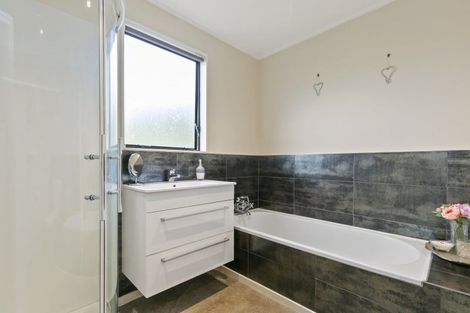 Photo of property in 2/75 Delhi Crescent, Khandallah, Wellington, 6035