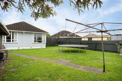 Photo of property in 12 Montrose Place, Takaro, Palmerston North, 4412