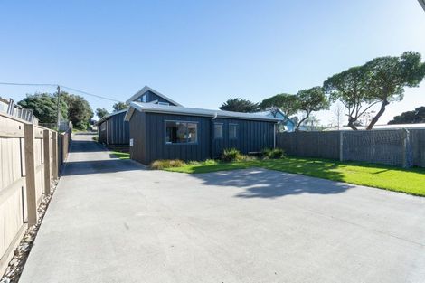 Photo of property in 6 Kent Avenue, Waitarere Beach, Levin, 5510