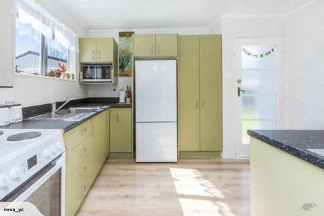 Photo of property in 50b Hartford Crescent, Totara Park, Upper Hutt, 5018