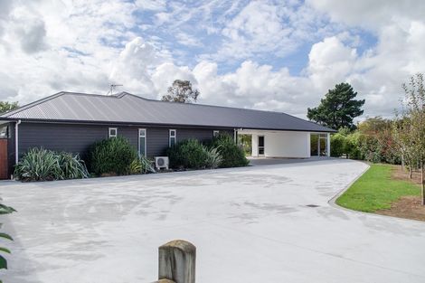 Photo of property in 2 The Glade, Carterton, 5713