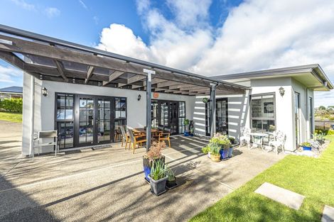 Photo of property in 8 Lithgow Drive, Otamatea, Whanganui, 4500