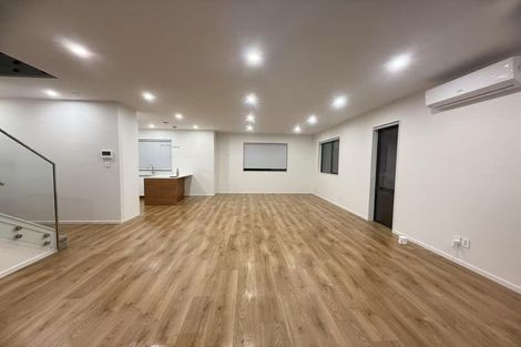 Photo of property in 142a Luckens Road, West Harbour, Auckland, 0618