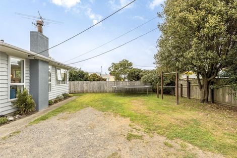 Photo of property in 14 Walton Road, Paraparaumu Beach, Paraparaumu, 5032