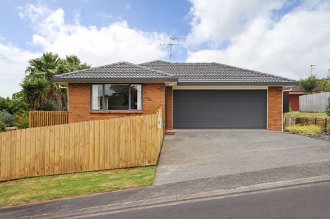 Photo of property in 2 Plumstead Rise, Glen Eden, Auckland, 0602