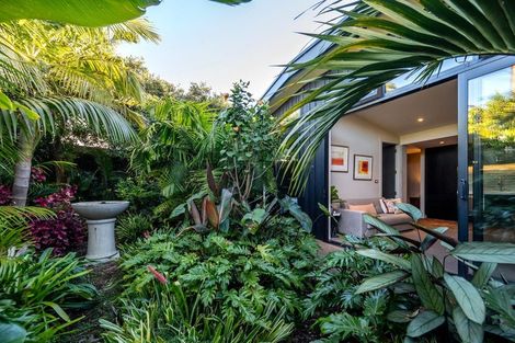 Photo of property in 1 Tiri Road, Takapuna, Auckland, 0620