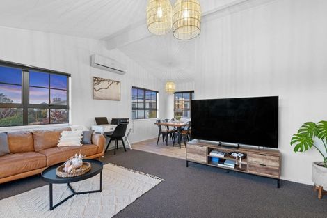 Photo of property in 8 Taurus Place, Kawaha Point, Rotorua, 3010