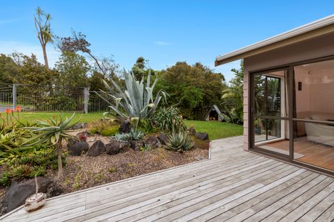 Photo of property in 24 Deverell Place, Northcross, Auckland, 0632