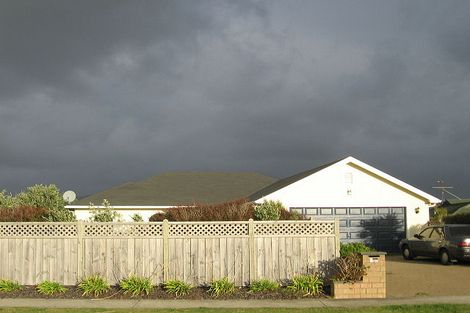 Photo of property in 4 Marewa Place, Waikanae Beach, Waikanae, 5036