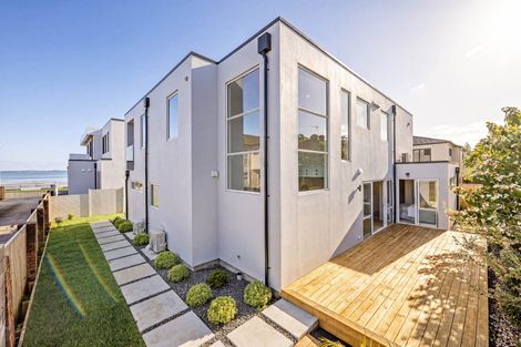 Photo of property in 40a The Esplanade, Eastern Beach, Auckland, 2012