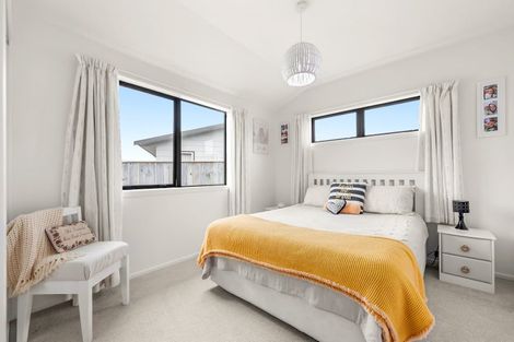 Photo of property in 1 Colenso Place, Otaki Beach, Otaki, 5512