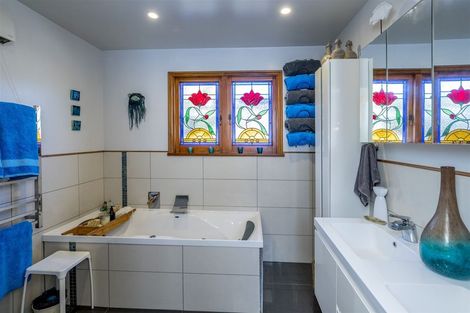 Photo of property in 103 Weraroa Road, Levin, 5510