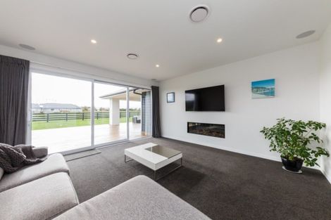 Photo of property in 33 Hartwell Drive, Kelvin Grove, Palmerston North, 4470