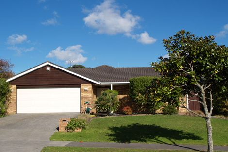 Photo of property in 12 West Fairway, Golflands, Auckland, 2013