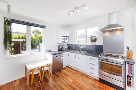 Photo of property in 34 Ruamahanga Crescent, Terrace End, Palmerston North, 4410