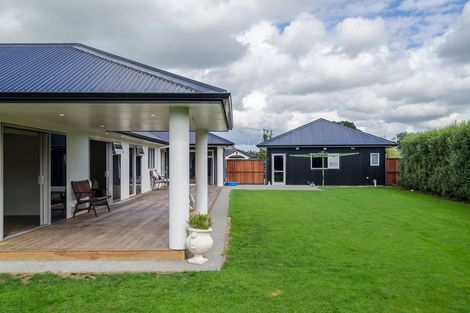 Photo of property in 2 The Glade, Carterton, 5713