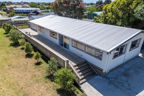 Photo of property in 18 Hicks Crescent, Waikanae Beach, Waikanae, 5036