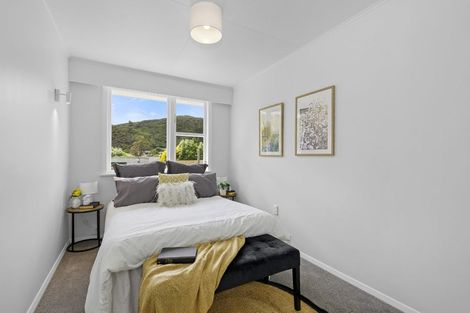 Photo of property in 27 Lees Grove, Wainuiomata, Lower Hutt, 5014