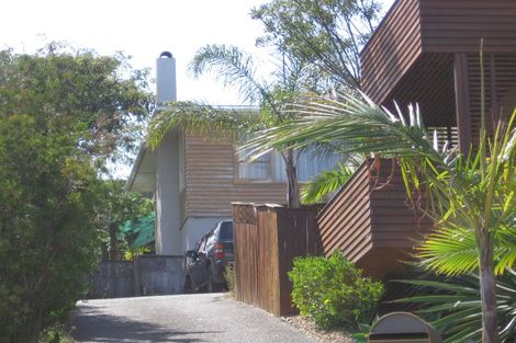 Photo of property in 1/4 The Esplanade, Castor Bay, Auckland, 0620