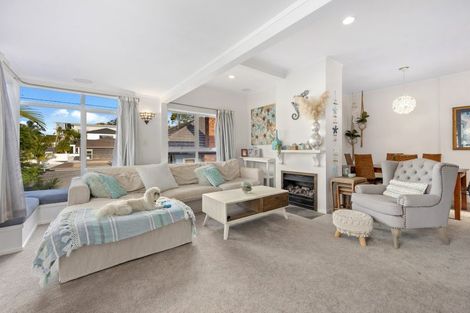 Photo of property in 1/22 Sandown Road, Rothesay Bay, Auckland, 0630