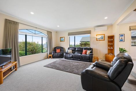 Photo of property in 8 Amesbury Rise, Henderson, Auckland, 0612