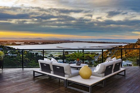 Photo of property in 15 Omeo Crescent, Redcliffs, Christchurch, 8081