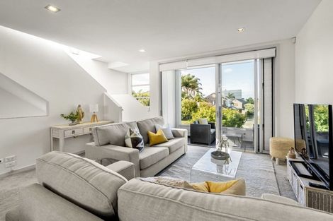 Photo of property in 2/4 Campbell Road, Takapuna, Auckland, 0622