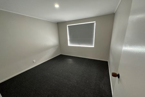 Photo of property in 2/3 Etherton Drive, Weymouth, Auckland, 2103