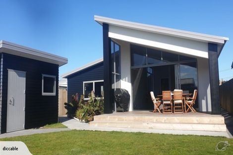 Photo of property in 3 Kamahi Street, Castlecliff, Whanganui, 4501