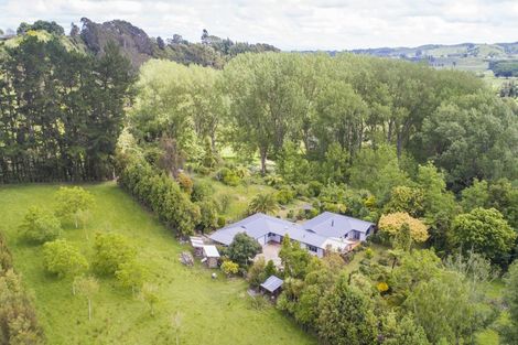 Photo of property in 136 Pohangina Valley Road East, Ashhurst, 4884