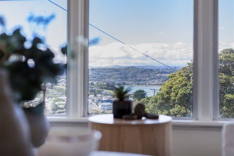 Photo of property in 2 Hiwi Crescent, Titahi Bay, Porirua, 5022