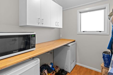 Photo of property in 6 Kent Avenue, Waitarere Beach, Levin, 5510