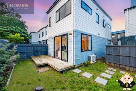 Photo of property in 5e Beach Road, Te Atatu Peninsula, 0610