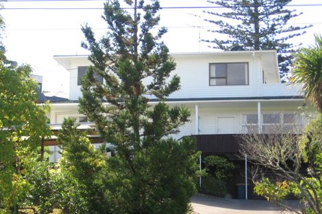 Photo of property in 25 Sandown Road, Rothesay Bay, Auckland, 0630