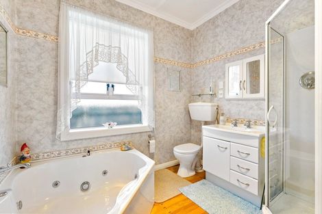 Photo of property in 118 Bay View Road, South Dunedin, Dunedin, 9012