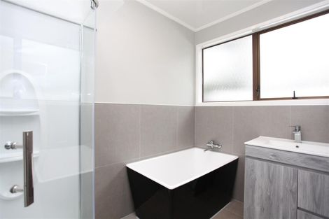 Photo of property in 11 Montego Place, Weymouth, Auckland, 2103