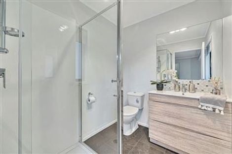 Photo of property in 11 Raphael Place, West Harbour, Auckland, 0618