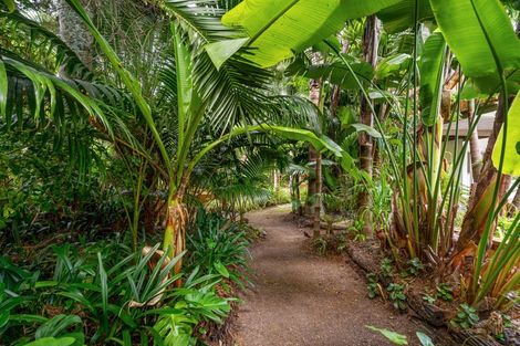 Photo of property in 10 Lyons Avenue, Murrays Bay, Auckland, 0630