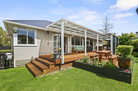 Photo of property in 53 Govett Avenue, Frankleigh Park, New Plymouth, 4310