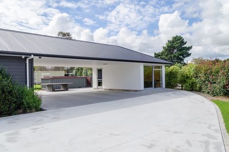 Photo of property in 2 The Glade, Carterton, 5713