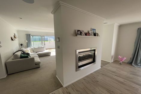 Photo of property in 17 Caldera Drive, Long Bay, Auckland, 0630