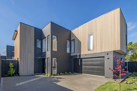 Photo of property in 21 Aikmans Road, Merivale, Christchurch, 8014