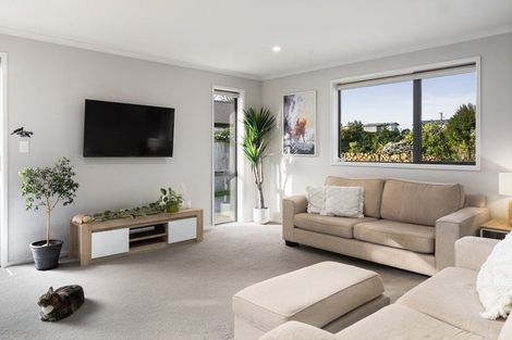 Photo of property in 15 Ian Place, Waihi Beach, 3611