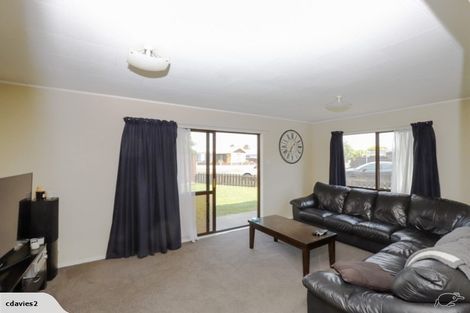 Photo of property in 48 Acacia Street, Kelvin Grove, Palmerston North, 4414