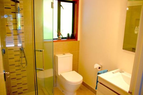 Photo of property in 18 Ravenwood Drive, Forrest Hill, Auckland, 0620