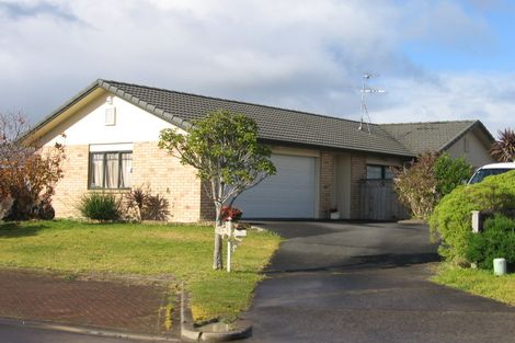 Photo of property in 25 Brompton Place, Burswood, Auckland, 2013