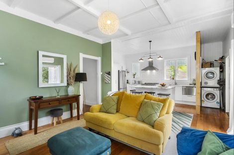 Photo of property in 1/6 Vonnell Place, Birkdale, Auckland, 0626