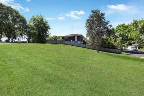 Photo of property in 5 Mirrabooka Avenue, Botany Downs, Auckland, 2010