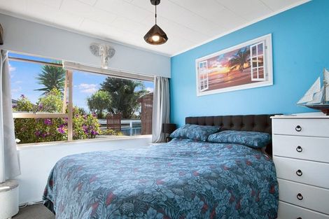 Photo of property in 2/3 Cezanne Place, New Lynn, Auckland, 0600